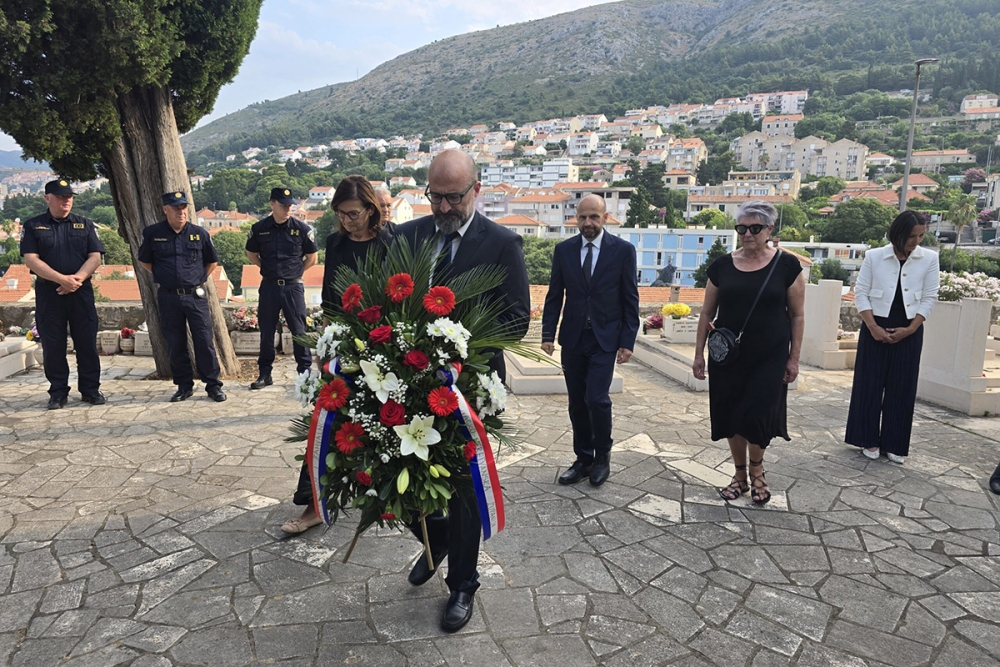Povodom obilježavanja Dana antifa&scaron;ističke borbe položeni vijenci na Spomen-grobnici na Boninovu