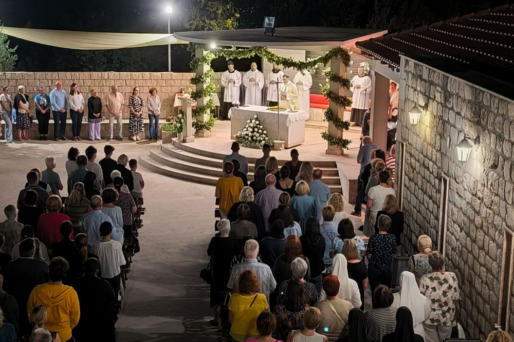 Blagdan Male Gospe - Hodoča&scaron;će Gospi od Milosrđa, prvu ranojutarnju misu predvodio biskup Glasnović