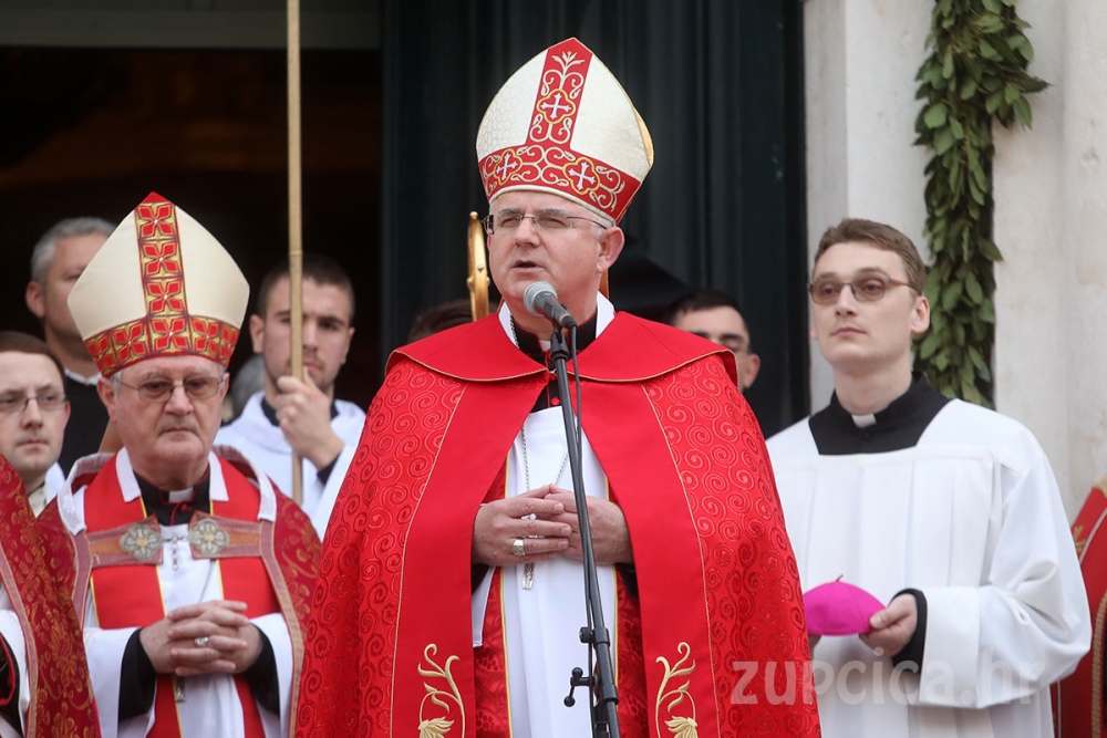 Mons. Uzinić; Neka nam lik dobrog starca koji uz srce čuva na&scaron; Grad bude utjeha u ovim drukčijim okolnostima proslave
