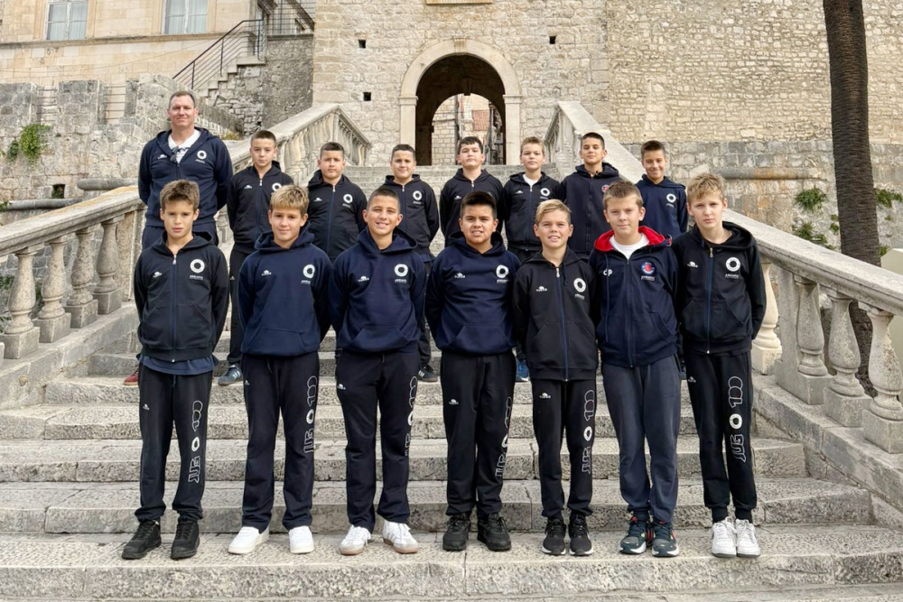 Dječaci Juga do 12 godina s trenerom Ivom Begovićem osvojili srebro na 9. Cedevita kupu