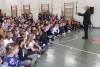 &bdquo;Neka odrastanje bude dječja igra&ldquo; - Bajkaonica s Zijahom Sokolovićem u župskoj &scaron;koli