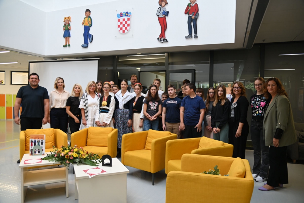Tradicijska odjeća i nakit otoka Mljeta, Dubrovačkog primorja, Župe dubrovačke i Konavala u radovima učenika O&Scaron; Montovjerna