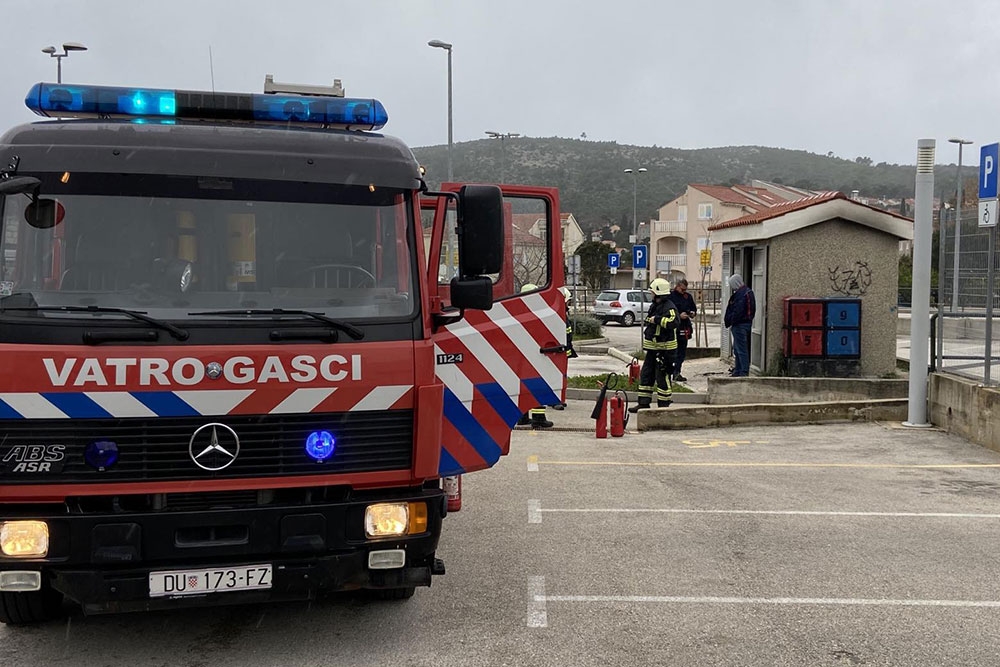 Intervencija DVD-a Župa dubrovačka; Požar na trafostanici kod zgrade osnovne &scaron;kole na Mljekari (FOTO)