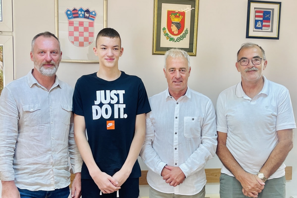 Nardelli primio Luk&scaron;u Pavića, plivača koji je na državnom prvenstvu za kadete osvojio četiri zlatne medalje
