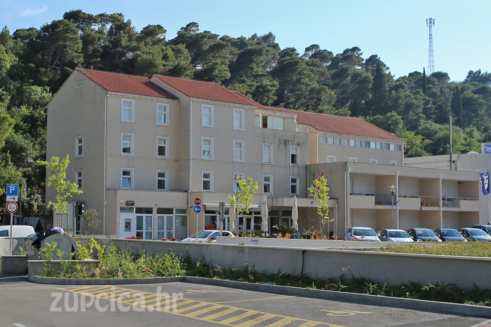 Objavljen natječaj za davanje u zakup javnih povr&scaron;ina za &scaron;tandove, ugostiteljske stolove, parking ...