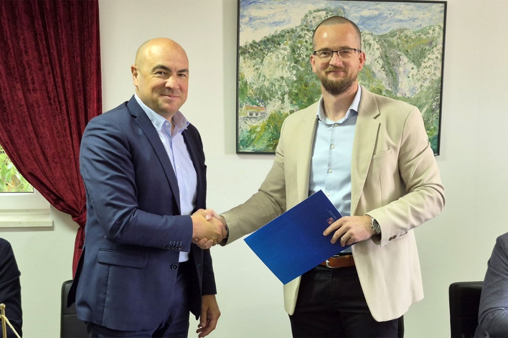 Potpisani ugovori; Sanacija kupali&scaron;ta &bdquo;Morska taraca&ldquo; u Mlinima te potpornog zida uz plažu Podmaslovom u Platu
