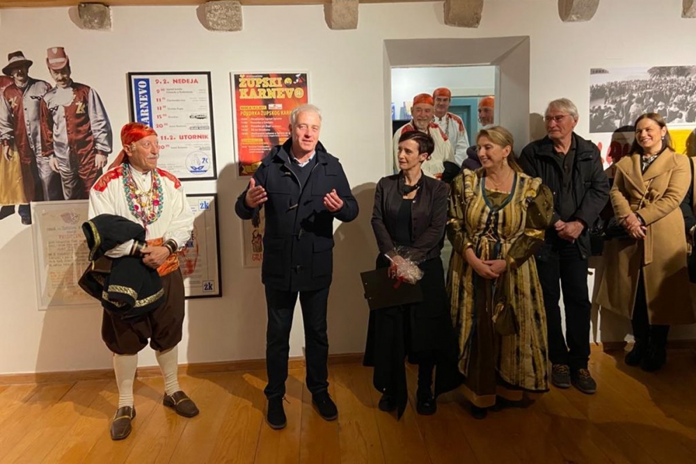 U cavtatskoj Kući Bukovac sinoć otvorena izlozba Župski karnevo u Cavtatu (FOTO)