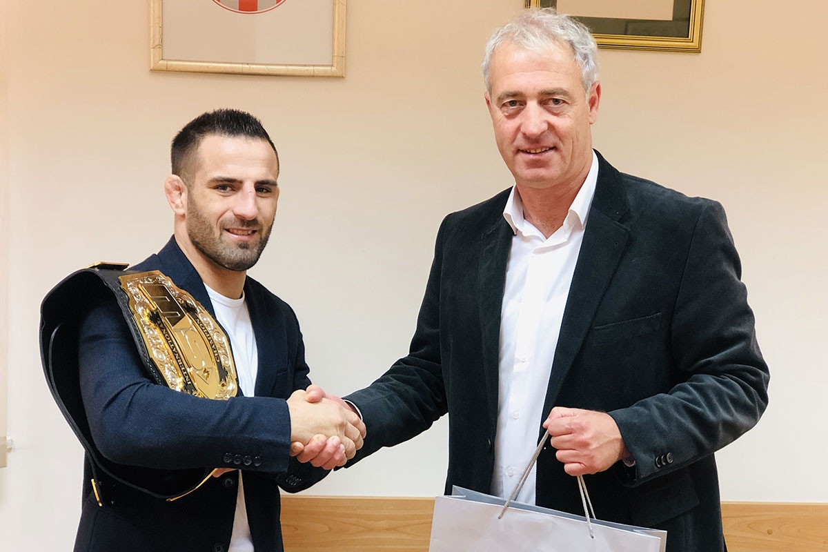 Antun Račić, prvak KSW-ove bantam kategorije na prijemu u Općini Župa dubrovačka