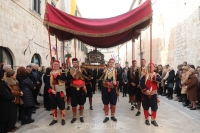Izdvojeno iz Fotogalerije; Župljani na procesiji nosili najcjenjeniju relikviju Isusove pelenice