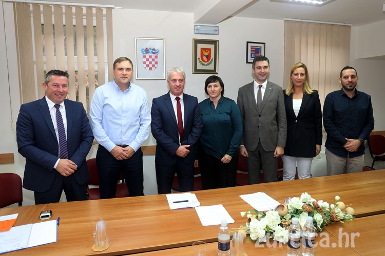Potpisan ugovor o izgradnji prve etape groblja Dubac vrijedan 19 milijuna kuna (FOTO/VIDEO)