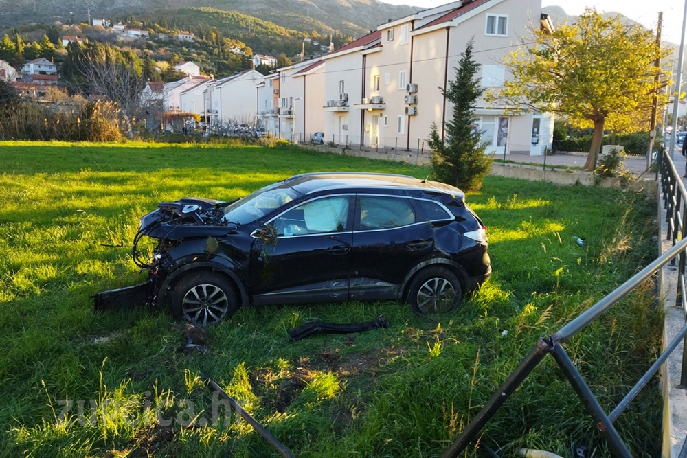 Policija o prometnoj nesreći na Mljekari; "Jo&scaron; uvijek nepoznati vozač ostavio vozilo i napustio mjesto događaja"
