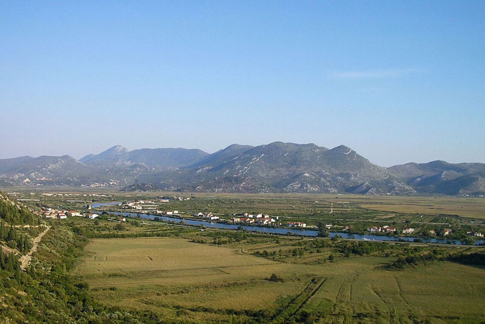 U Neretvi pronađena potopljena brodica i tijelo jednog utopljenika, u tijeku traganje za drugom nestalom osobom